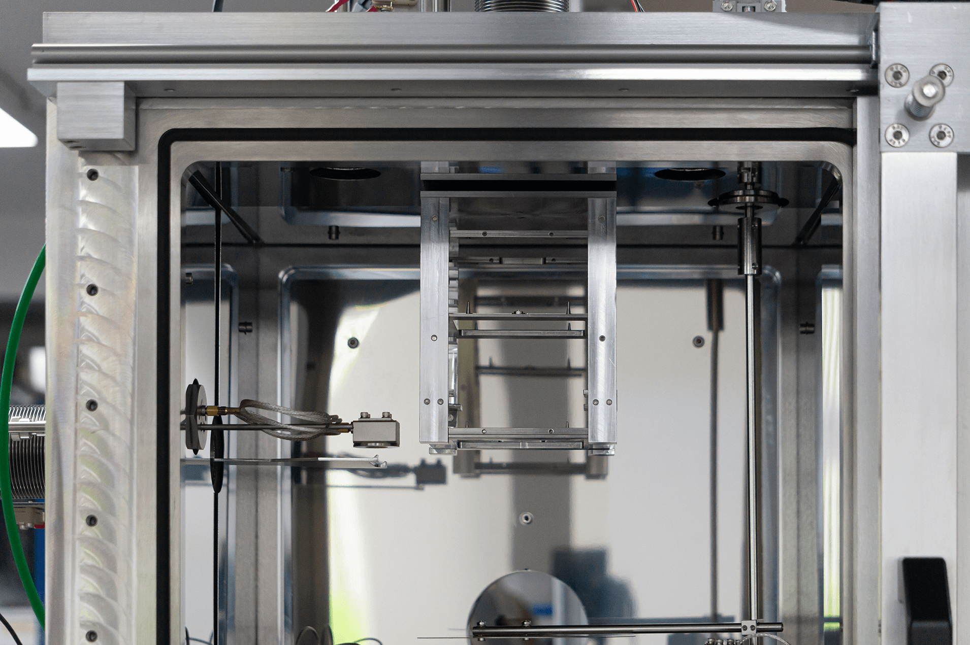 Small batch PVD coater concept for scalable thin-film deposition