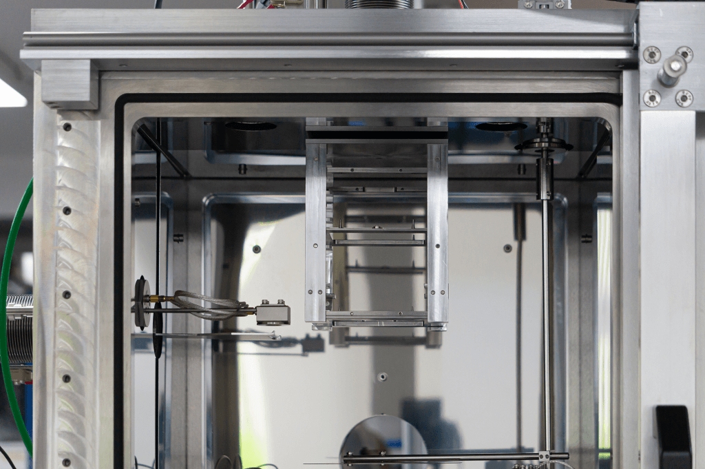 Automatic substrate and mask handling concept for small-batch PVD