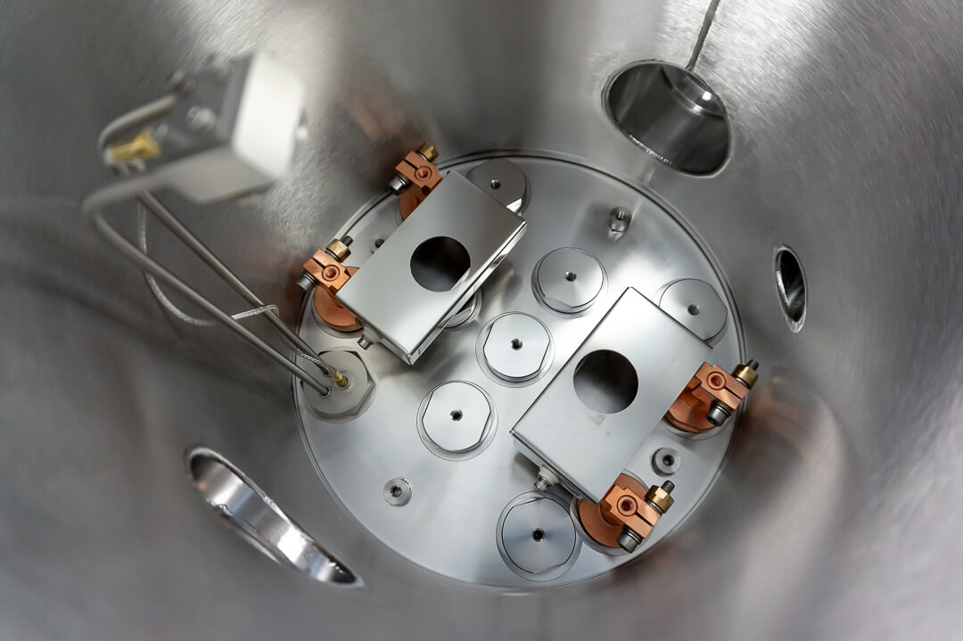nanoPVD-T15A dual thermal evaporation source configuration